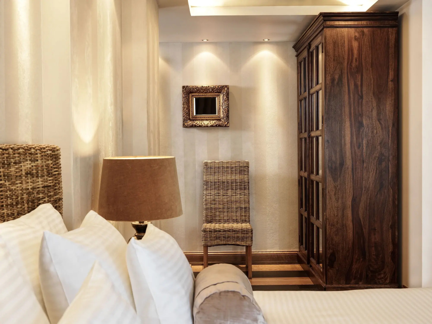 Sea View Cityscape Hotel