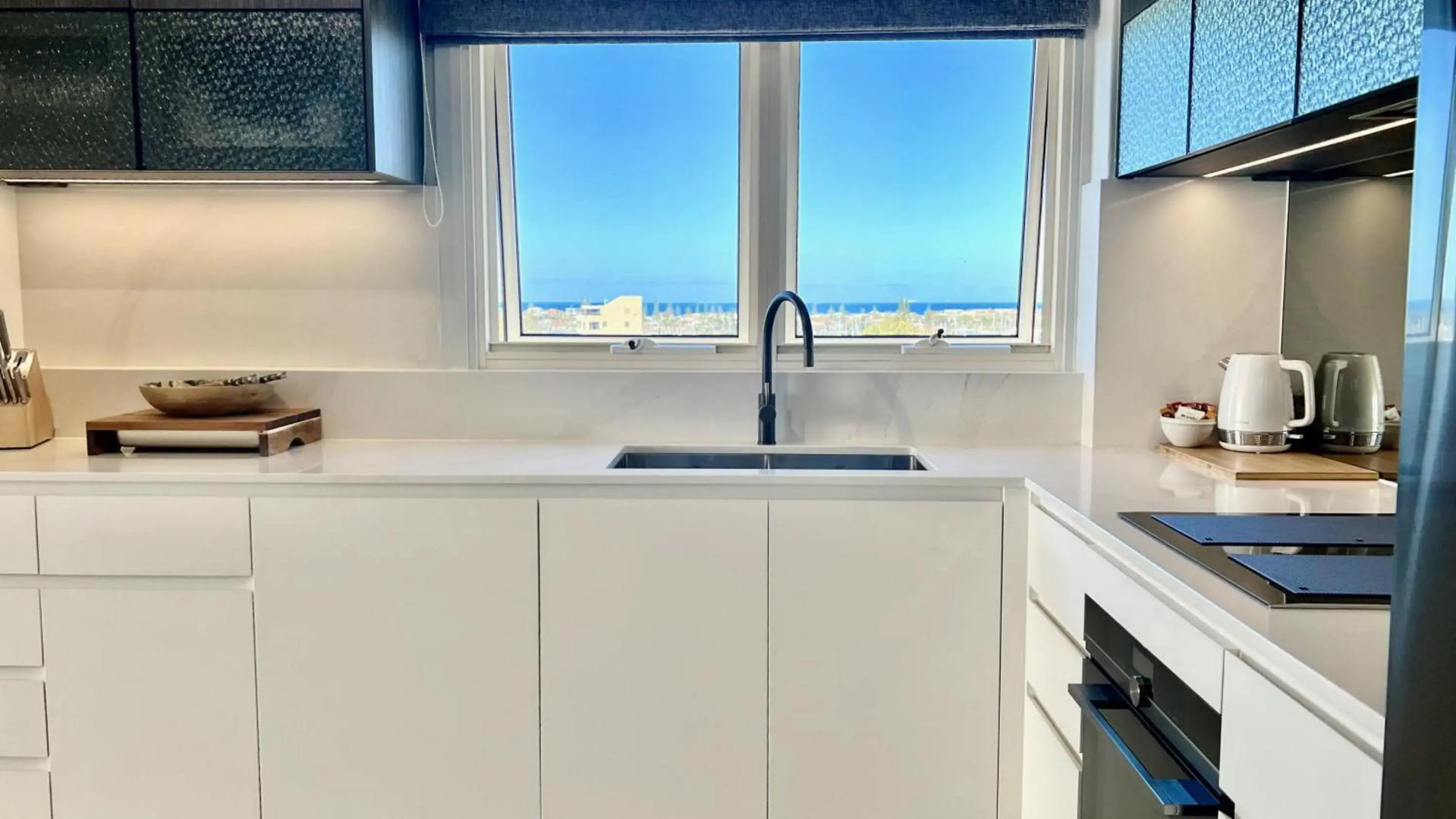 84 The Spit Holiday Apartments