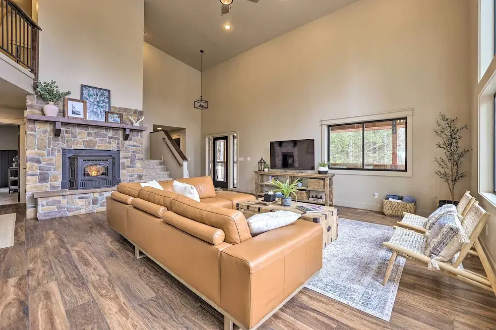 Sled Hill & Hot Tub Access: Mccall Family Cabin!