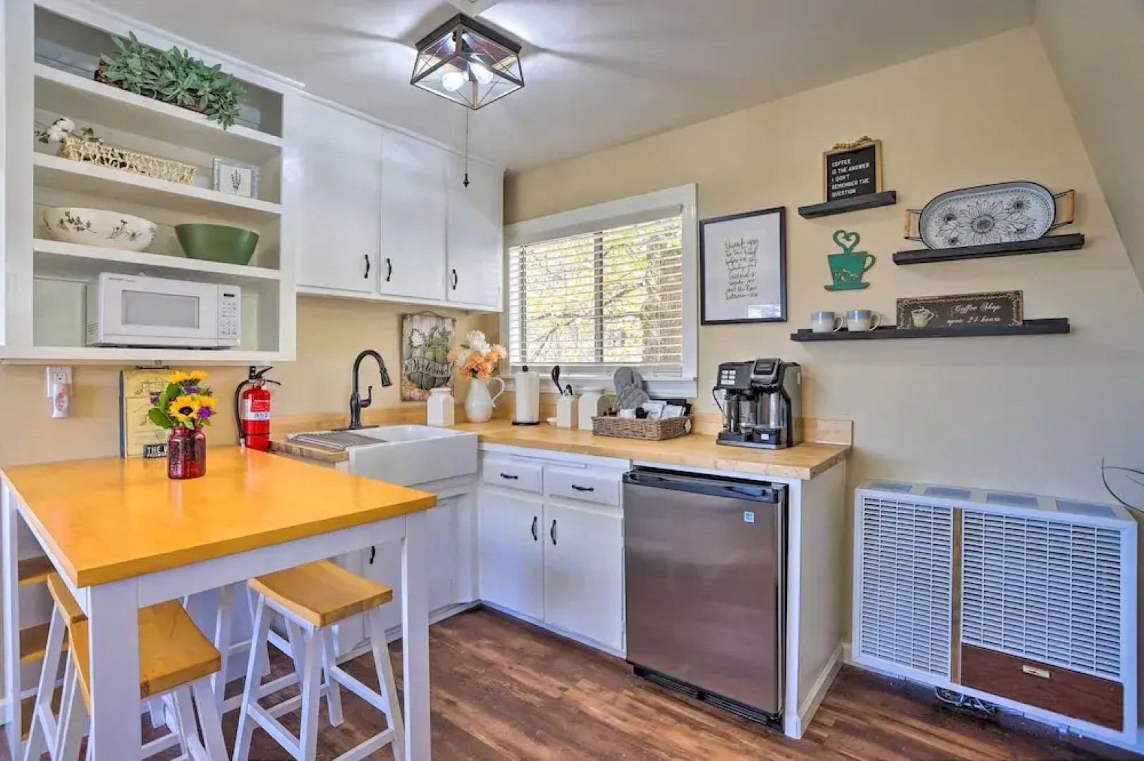 Lake Arrowhead Studio Near Hiking w/ Hot Tub