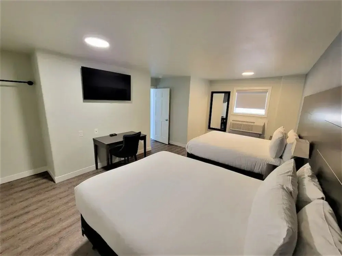 Edge-O-Dells Resort - 21 and Older