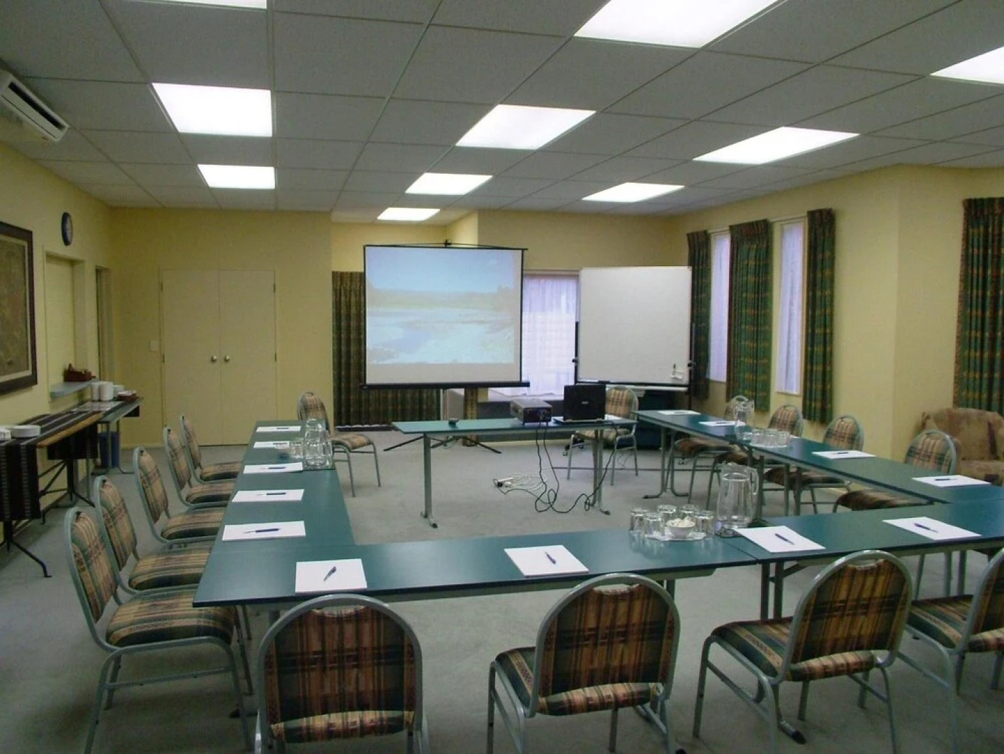 Camelot Motor Lodge 2004