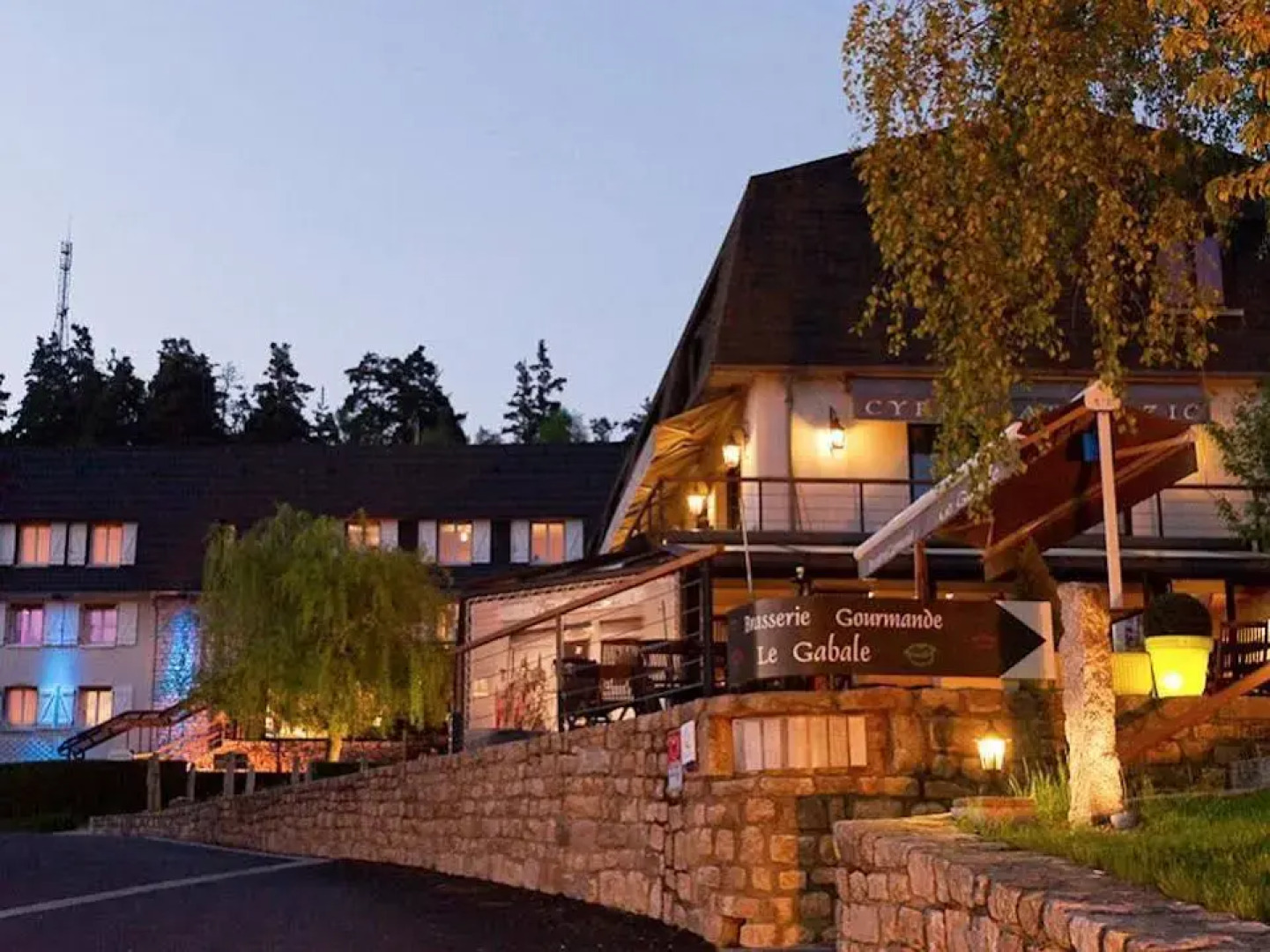 Logis Hôtel Spa Chez Camillou