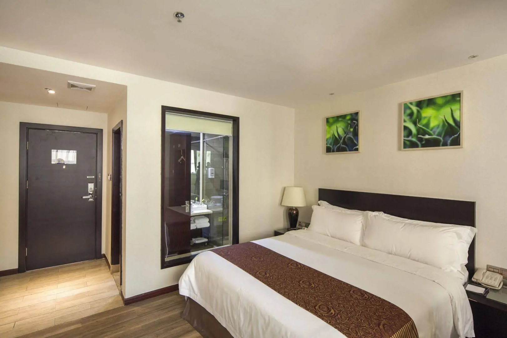 Zhuhai Aqueen Hotel