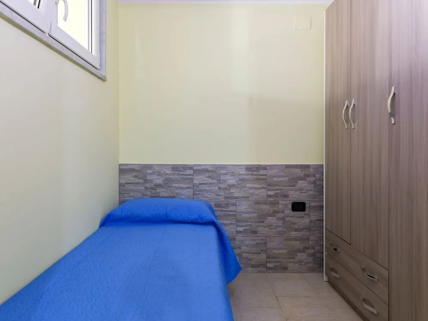 Pleasant Holiday Home in Mondragone With Garden