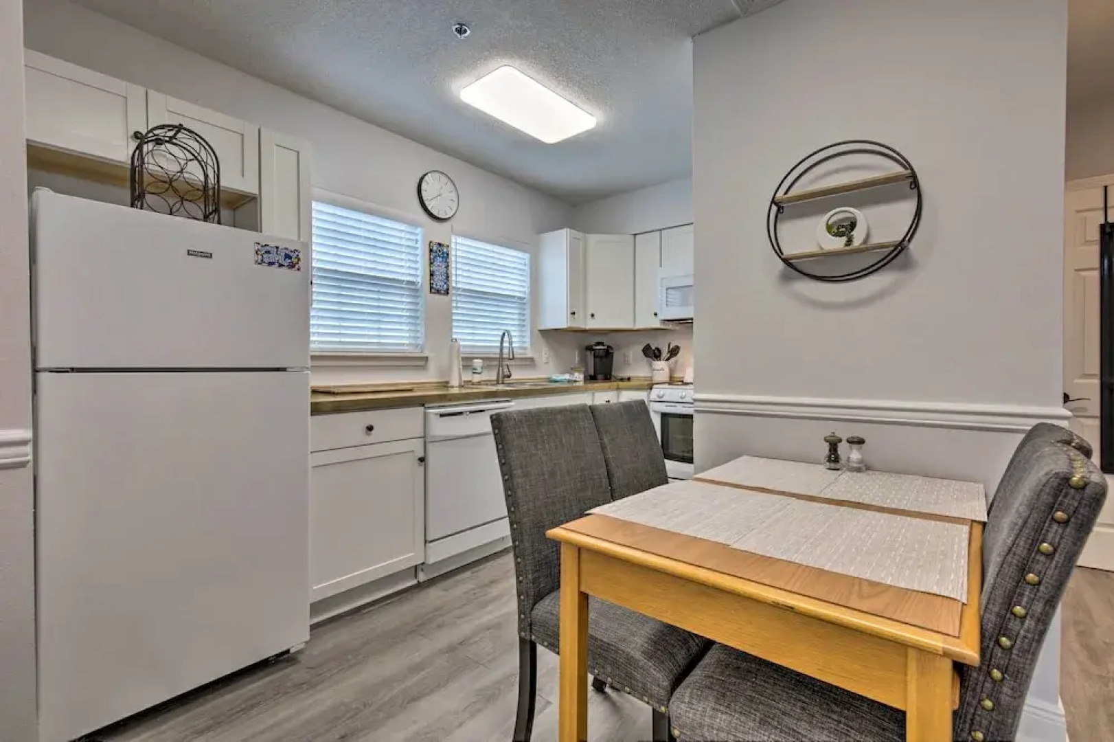 Downtown Ocean Springs Duplex w/ A/C 1 Mi to Beach