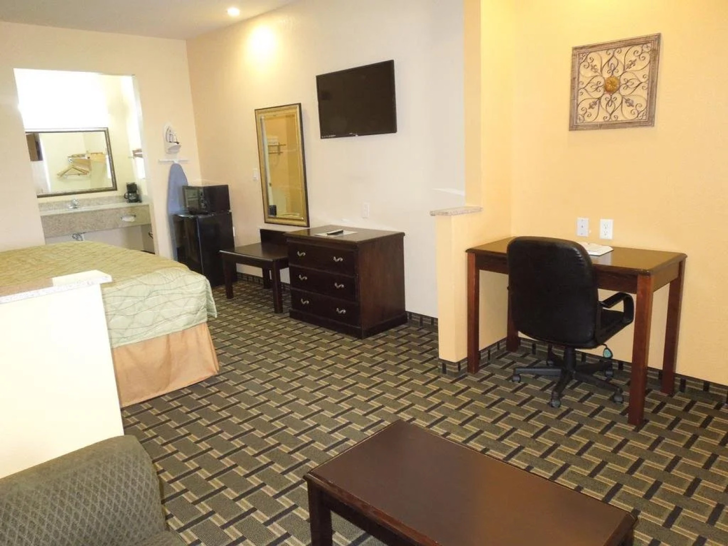 Homegate Inn and Suites