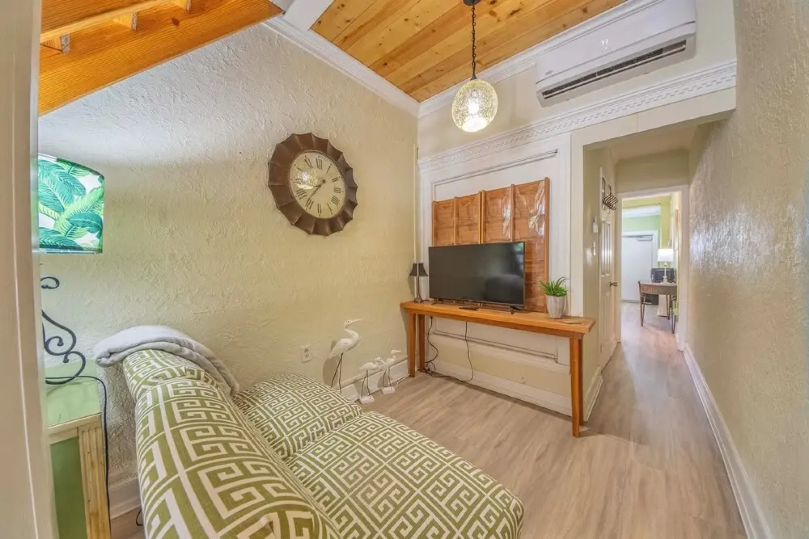 Stroll Into Town: Cozy Apartment in Kilmarnock