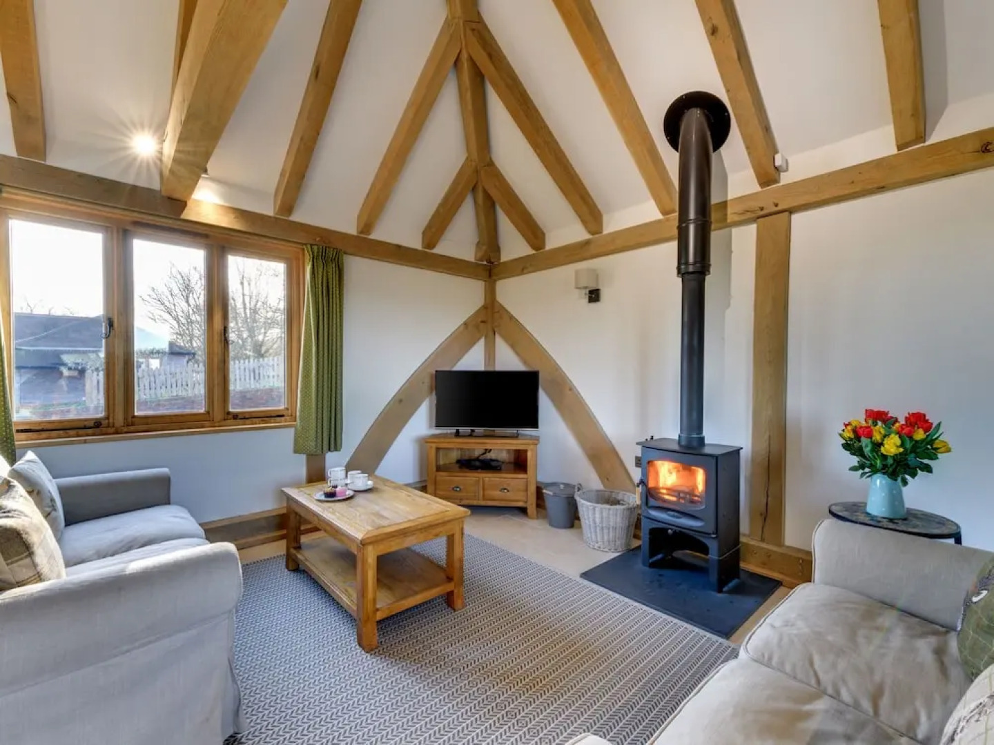 Lovely Holiday Home with Hot Tub near Bexhill & Hastings