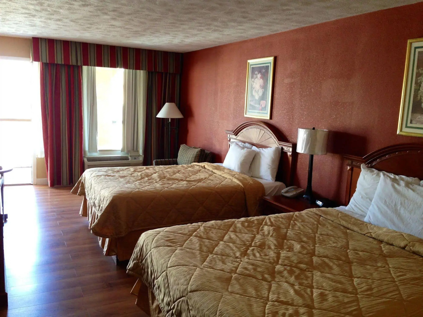 Econo Lodge Sevierville-Pigeon Forge on the River