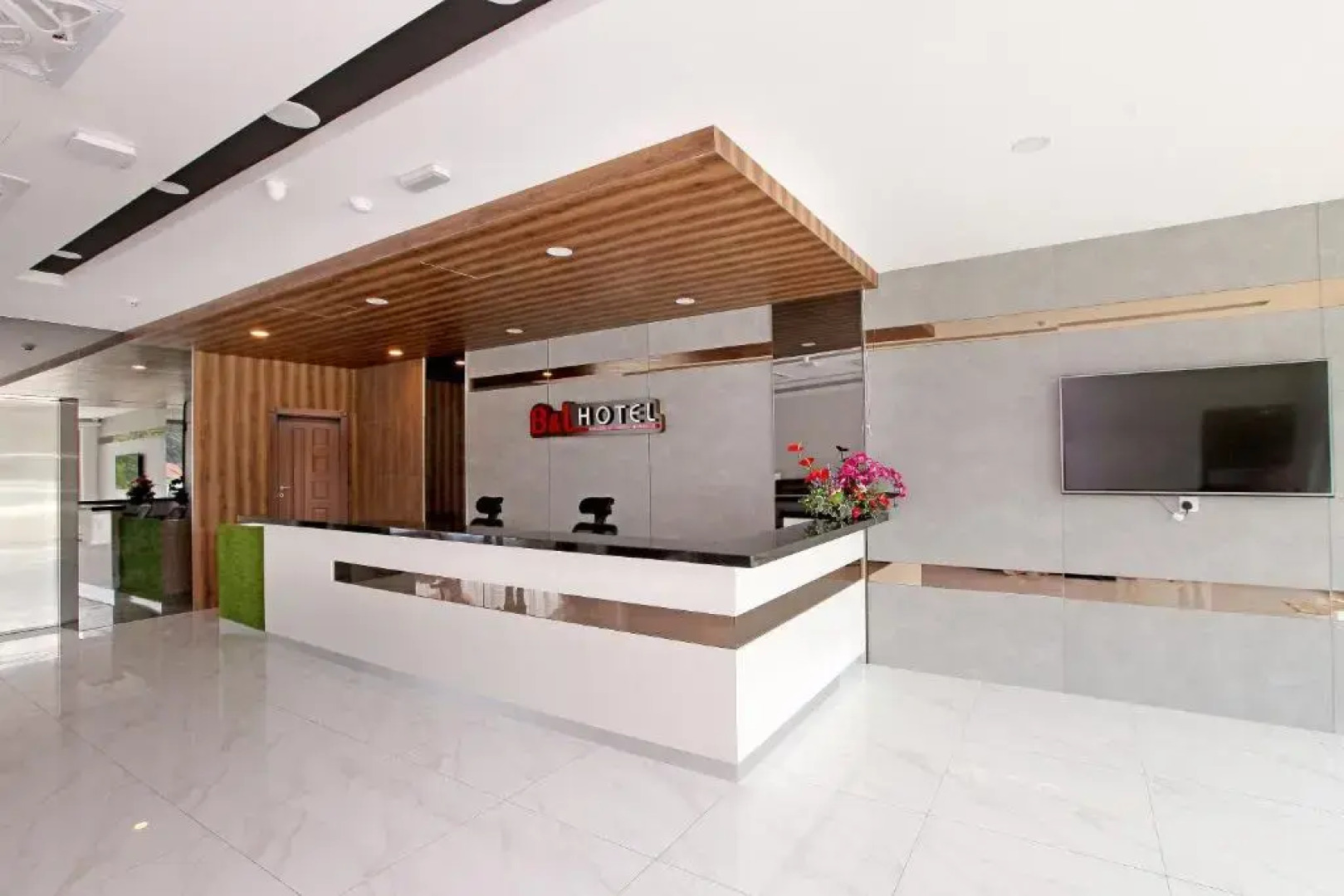 B&L Hotel by Oyo Rooms