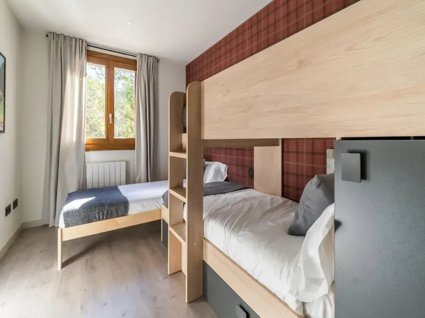 Stone Home in Benasque Near Scenic Lake