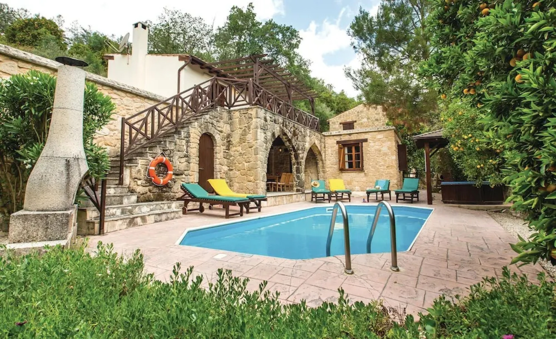 Beautiful Home in Miliou Paphos With 3 Bedrooms, Outdoor Swimming Pool and Swimming Pool
