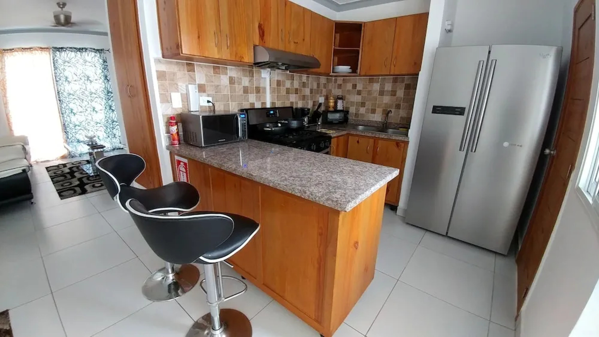 Tropical Condo BBQ Pool 5min to Airport