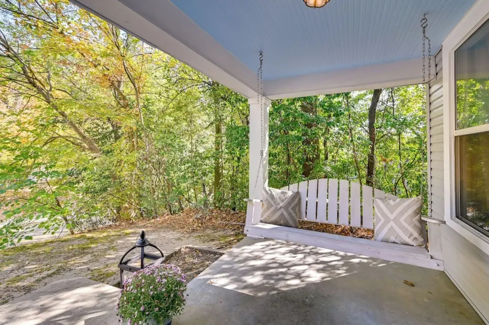 Centrally Located Home ~ Steps to Oxford Square!