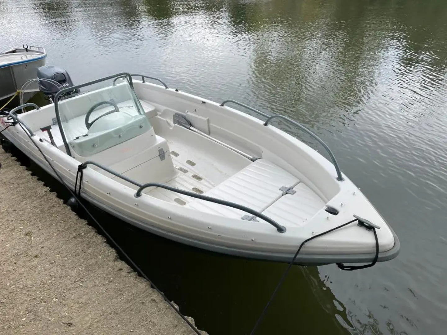 Maygrove Retreat - Sleeps 2 - Jacuzzi - Parking