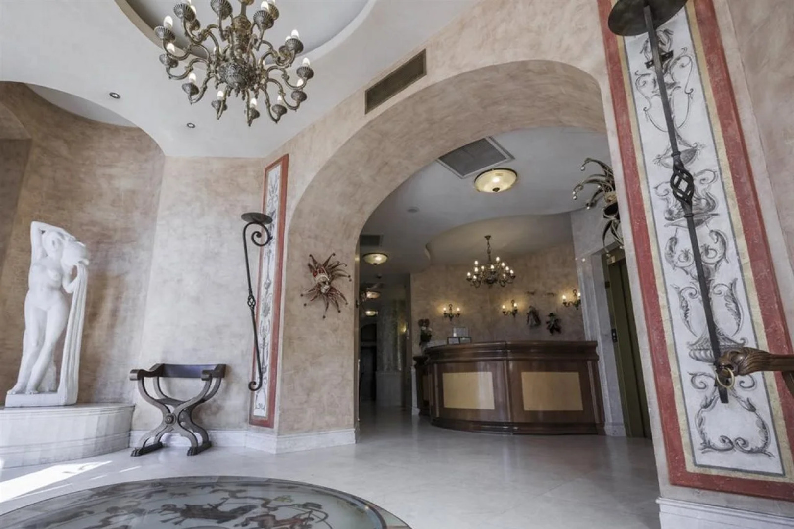 Zeus Essence Bucharest Venezia