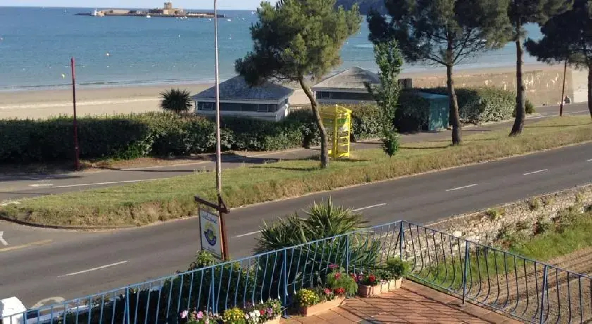 Au Caprice Guest House