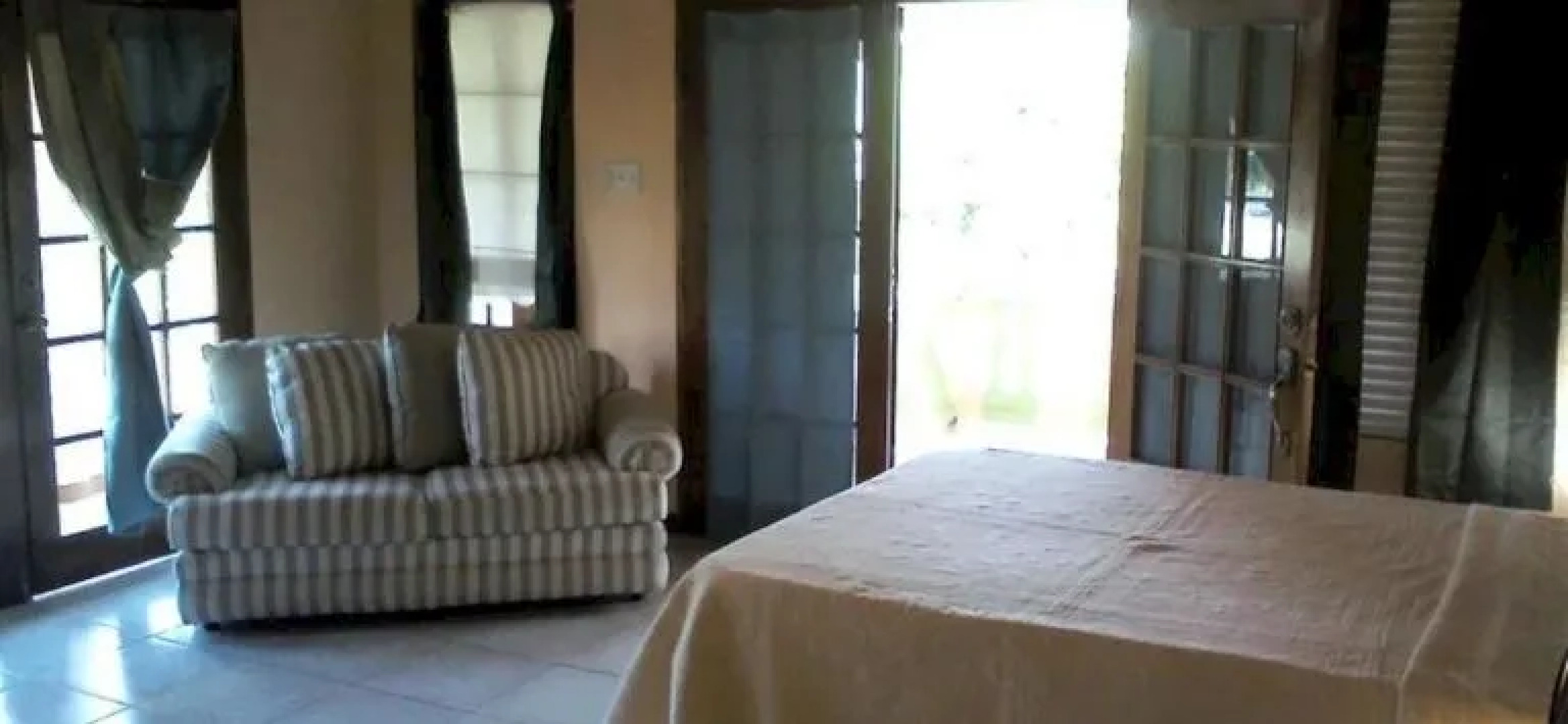 Dolphin Bay Yoga Guest House