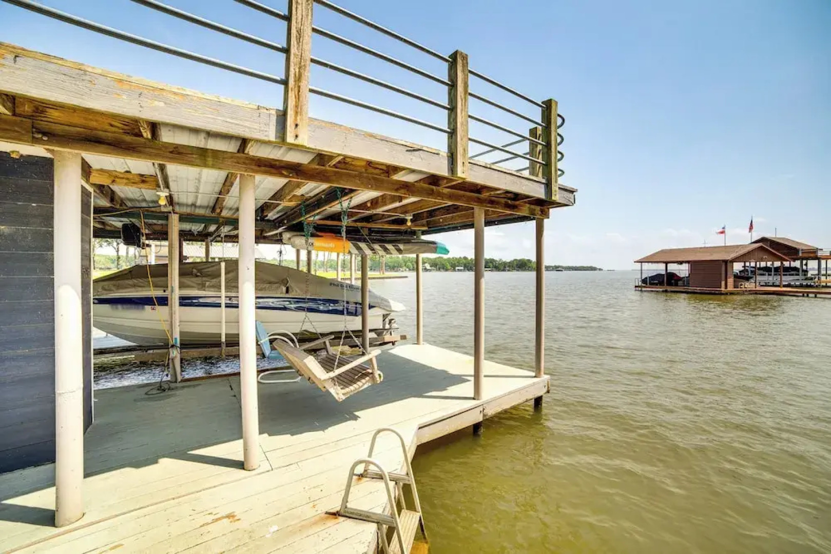 Waterfront Gem on Cedar Creek Lake w/ Deck + Games