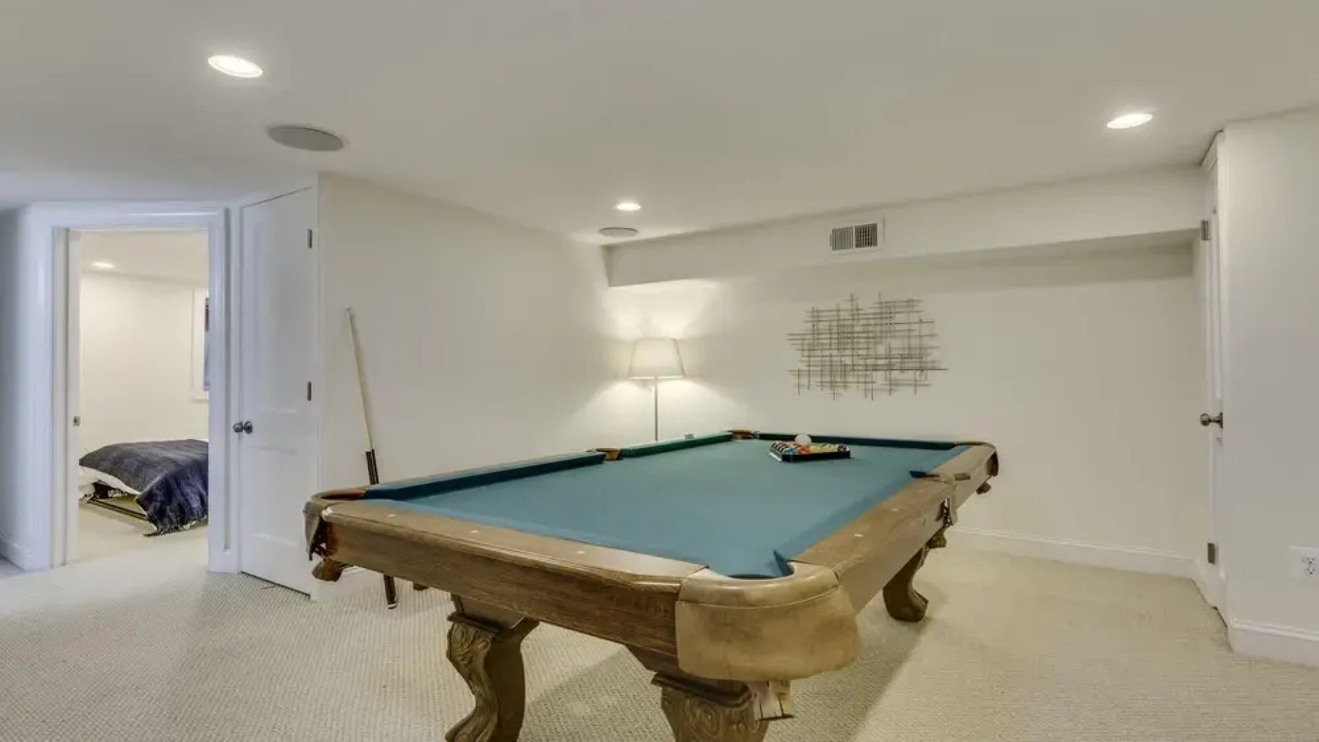 Spacious Colonial House in Alexandria | CozySuites