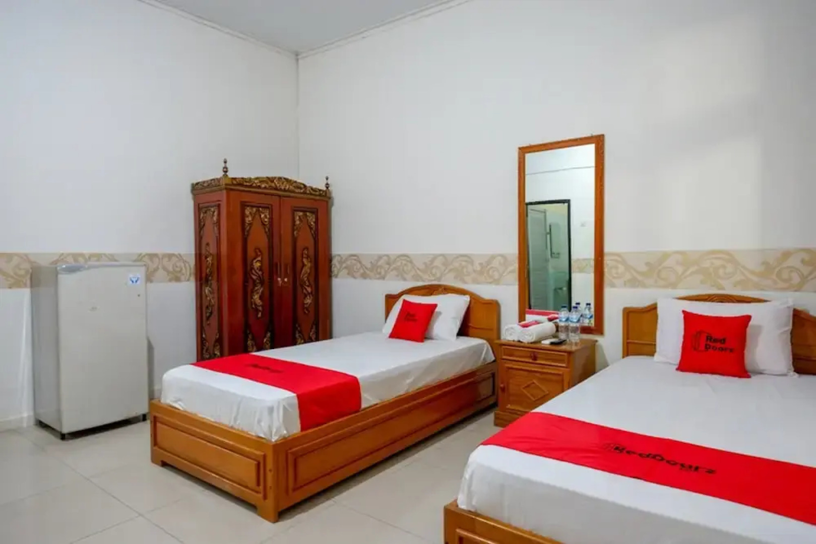 RedDoorz Plus @ Alam Raya Hotel