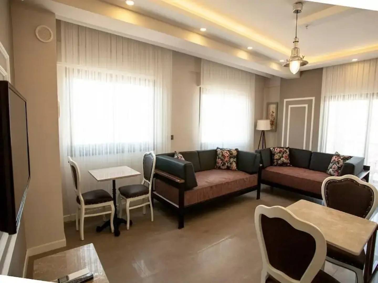 Lion Park Suits & Residence