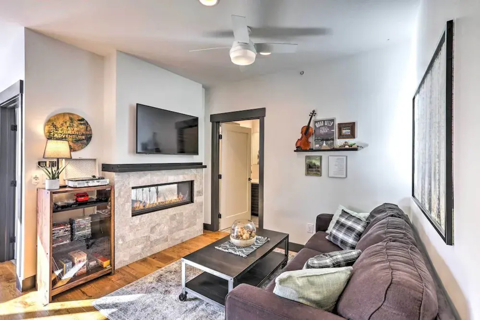 Modern Mountain Getaway, Walk to Grand Lake!