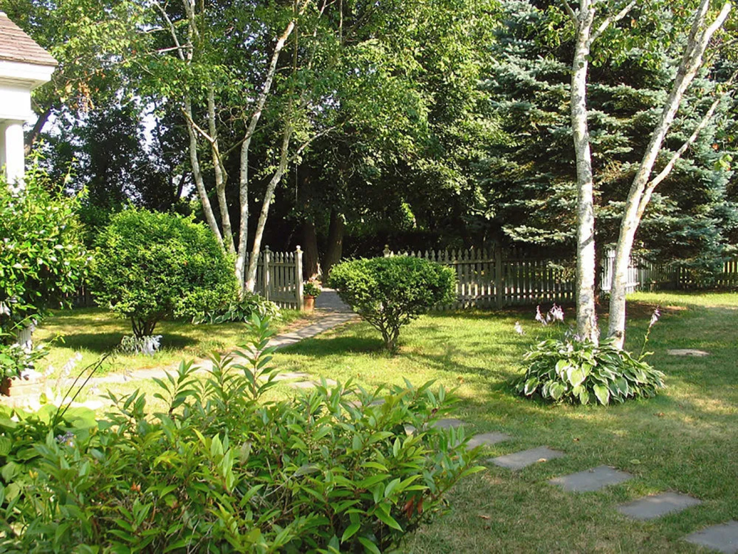 Village Latch Inn Hotel