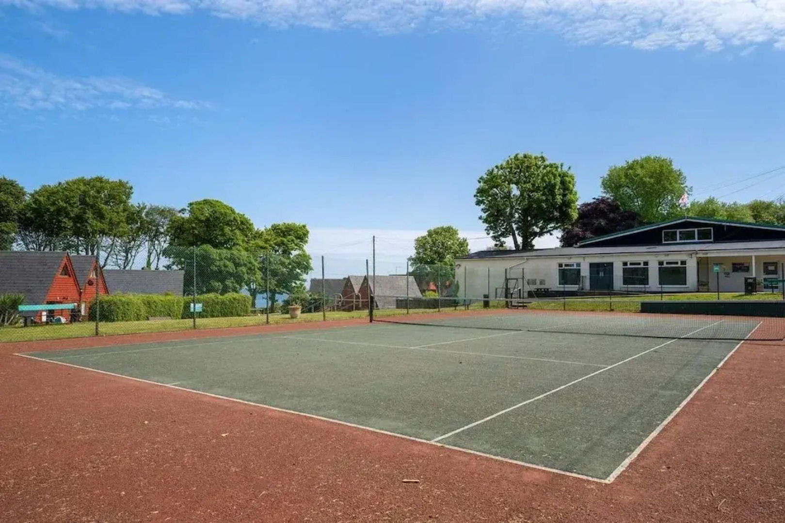 The Lookout, Sunny Beach Retreat, Sleeps 5 Guests