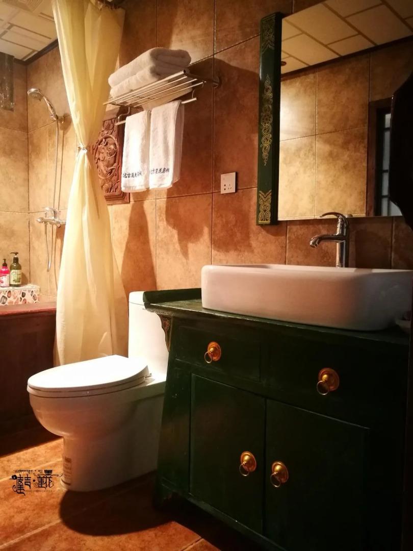 Shangri-La Eight Symbole Lotus Inn