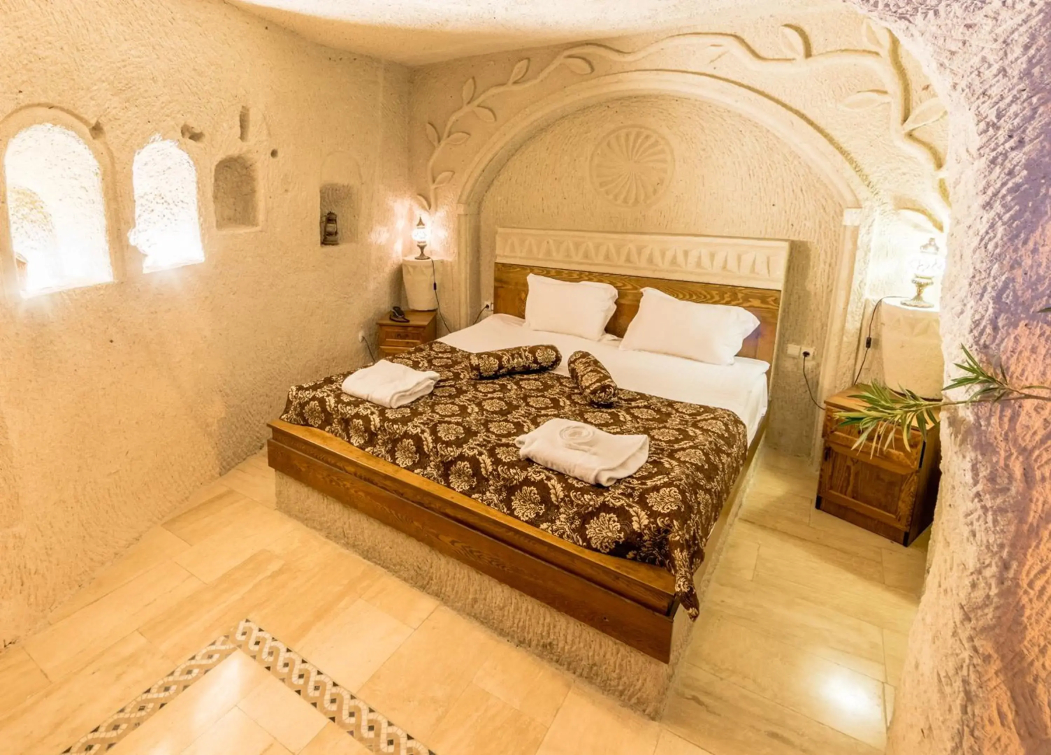 Elite Cave Suites