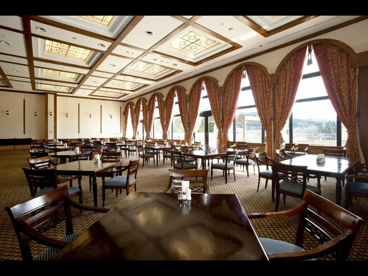 Royal Tainai Park Hotel