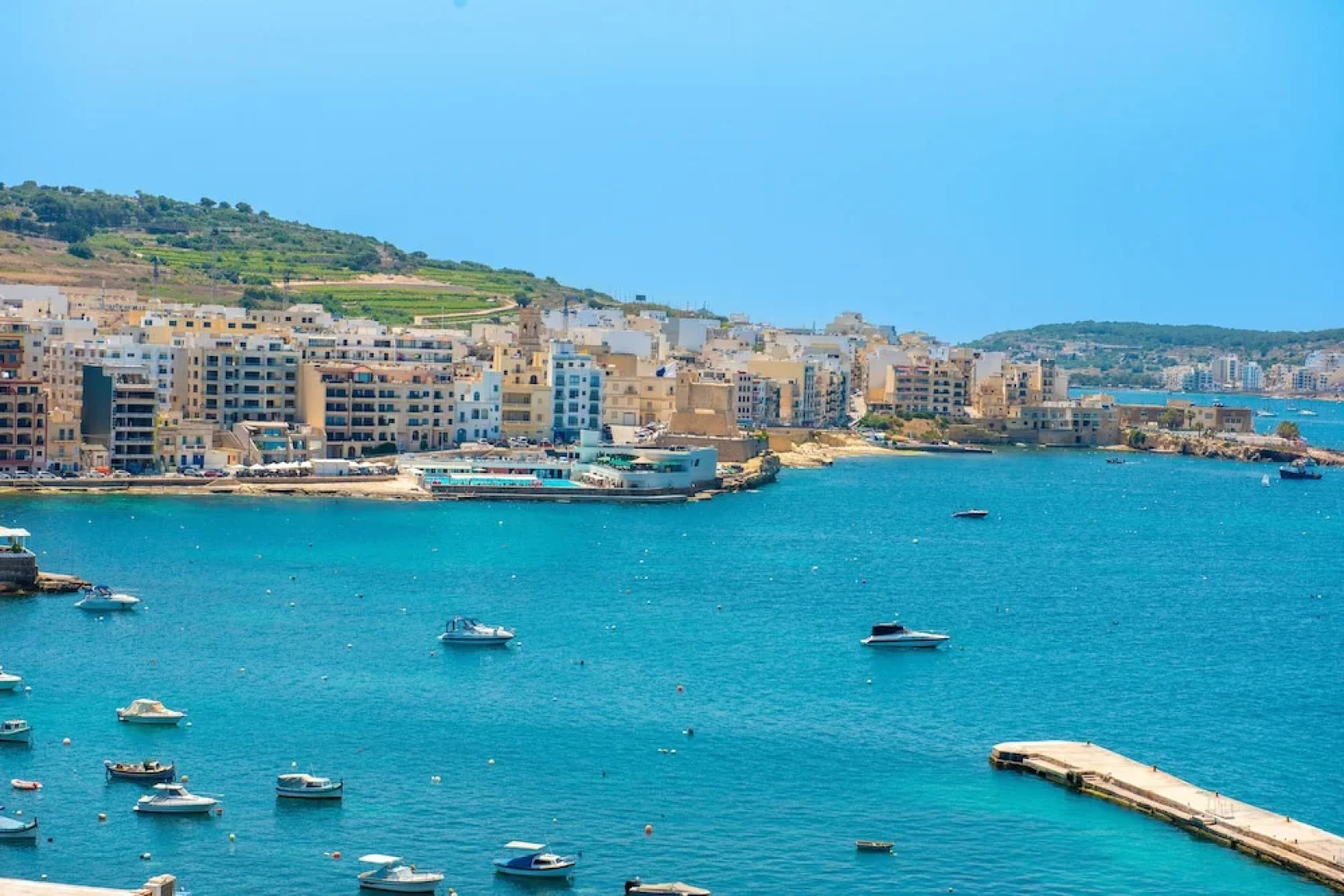 Islet Promenade Studio with Hot Tub and Panoramic Sea Views by GetawaysMalta