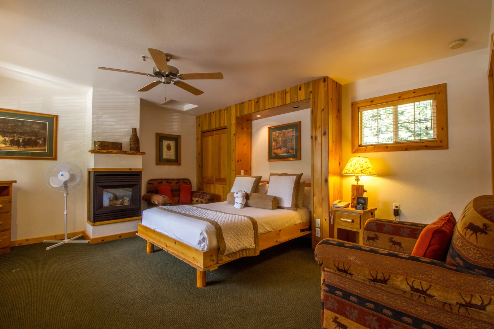 Red Wolf Lakeside Lodge