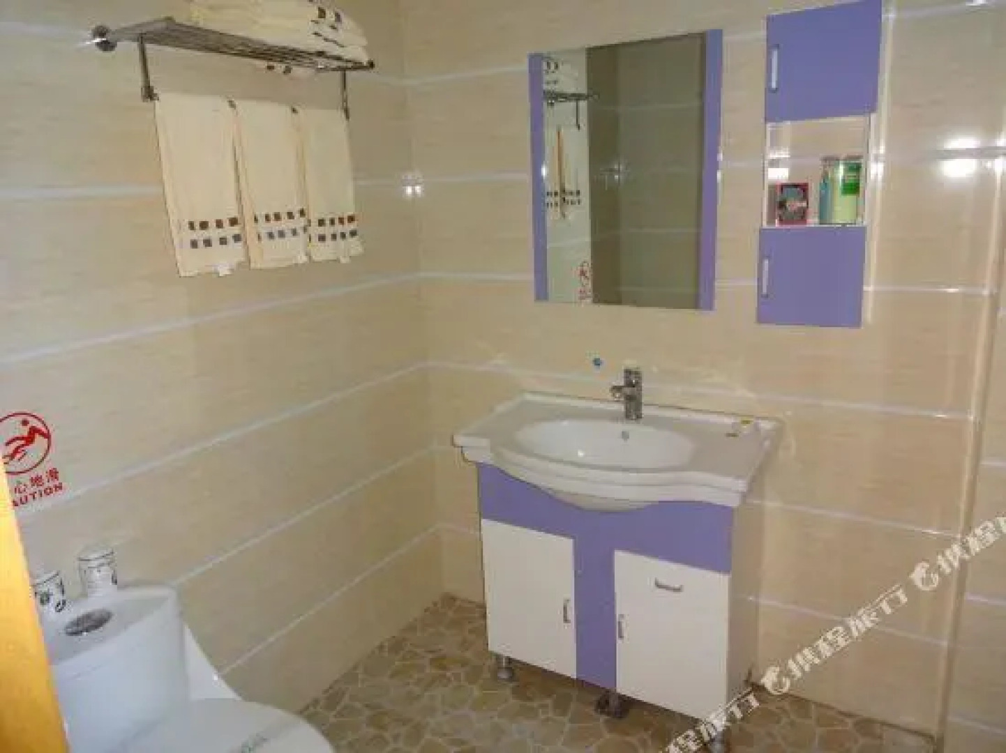 Red Chateau Youth Hostel