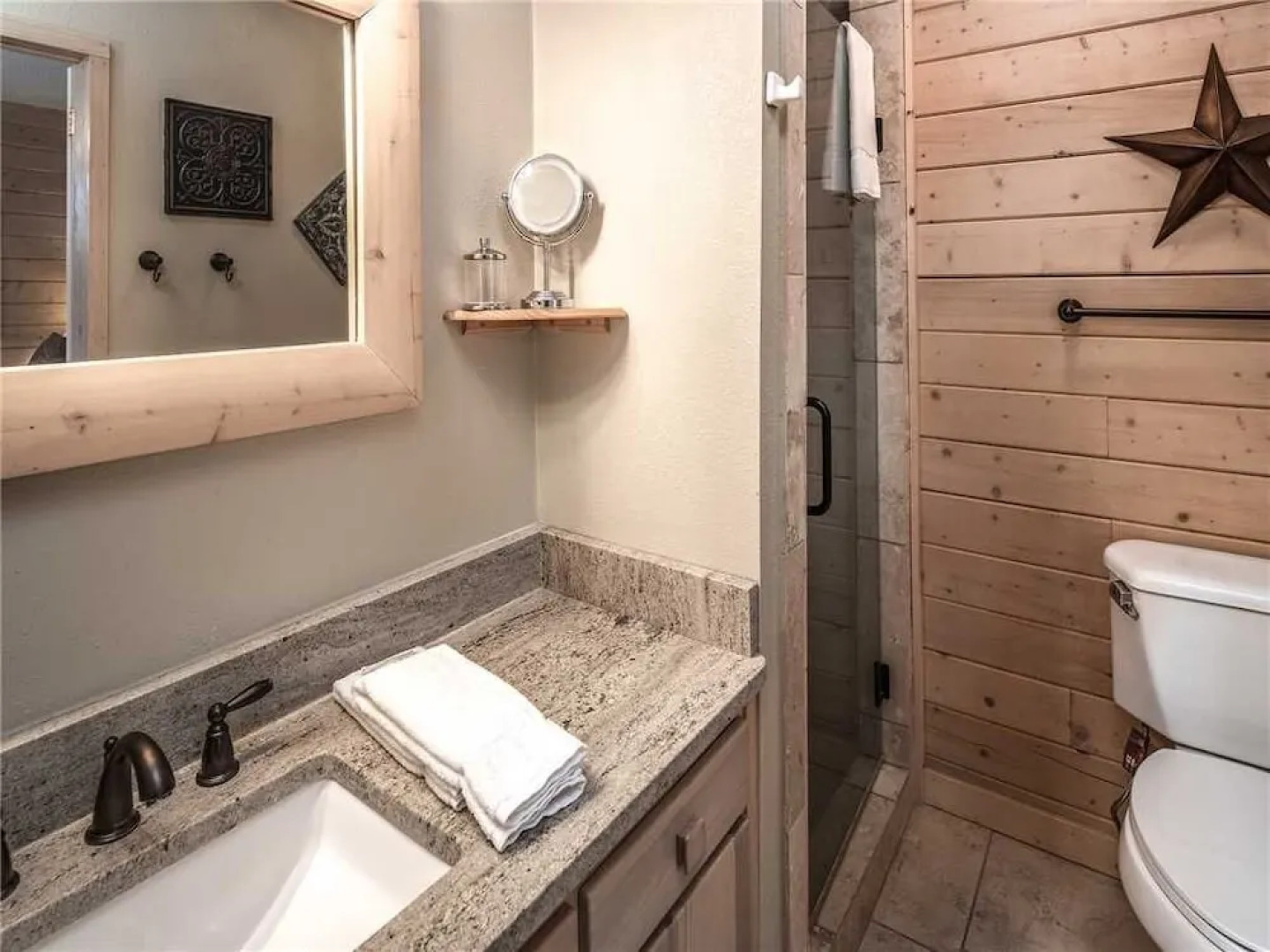 Wine N Pines - Two Bedroom Cabin with Hot Tub