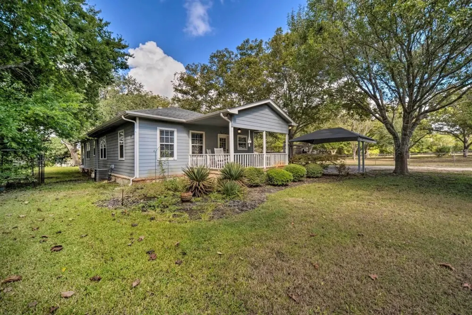 'the Petite Lake House' in Seguin w/ Patio!