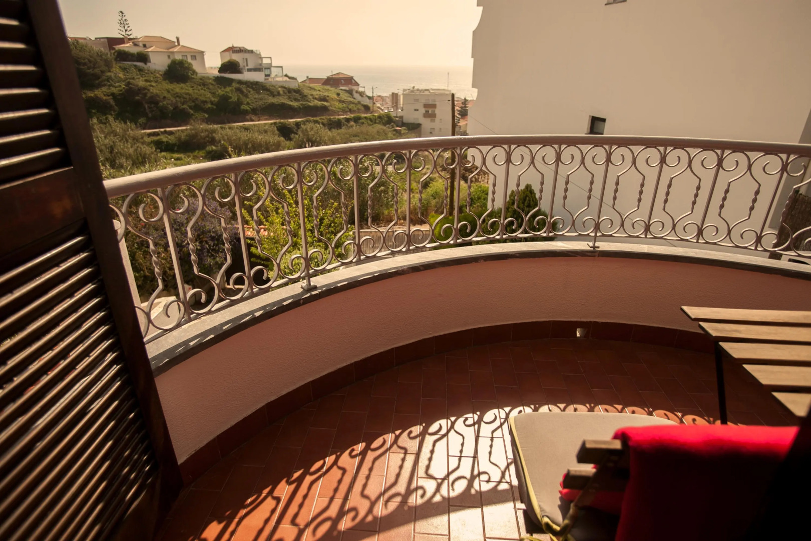 Ericeira Chill Hill Hostel & Private Rooms - Peach Garden