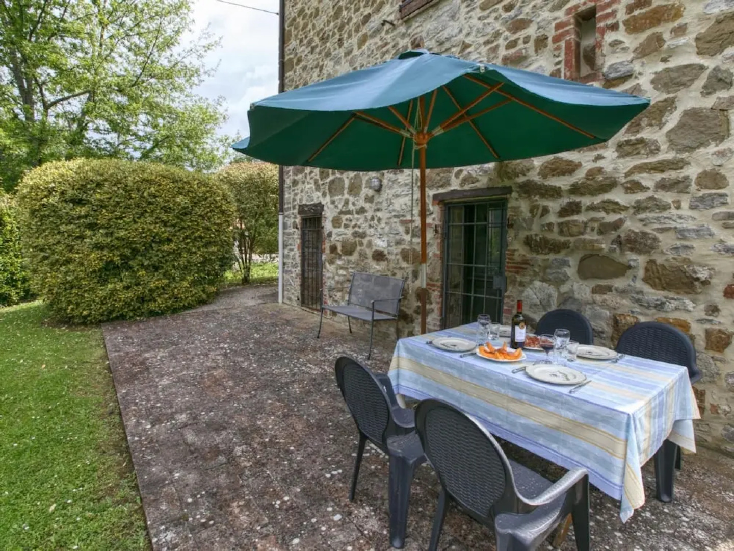 Holiday House with Pool & Large Garden Overlooking Lake near Tuscany