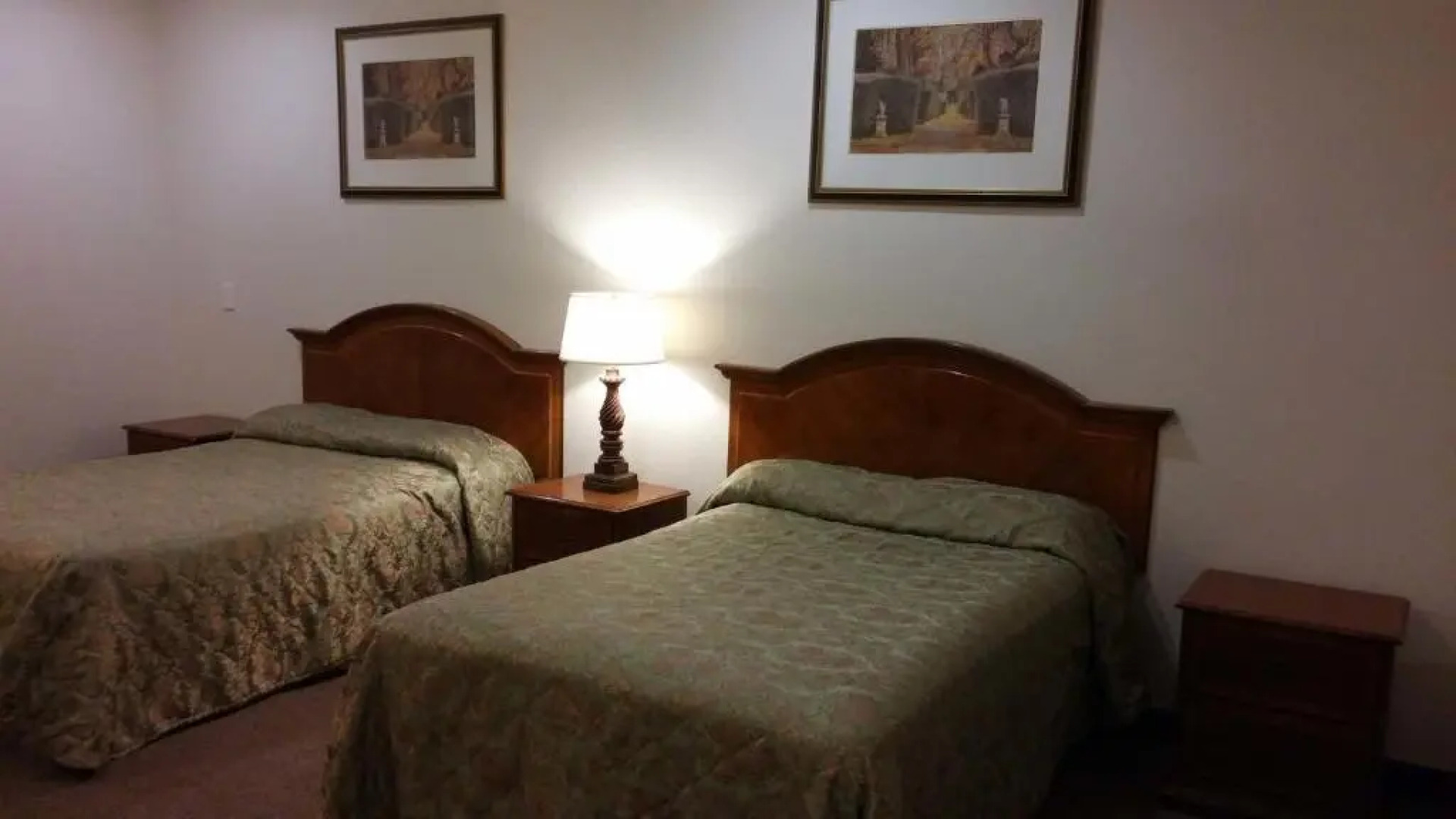 Country Regency Inn & Suites