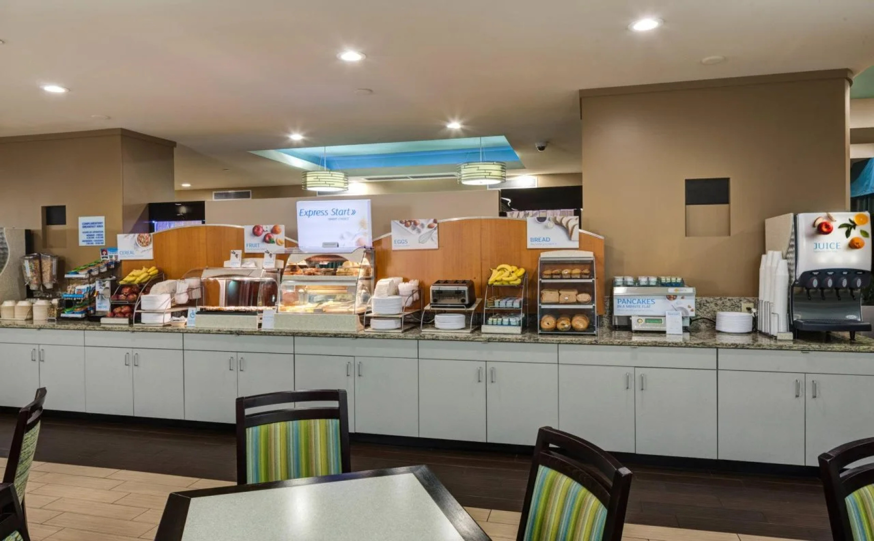 Holiday Inn Express & Suites Charleston Dwtn - Westedge by IHG