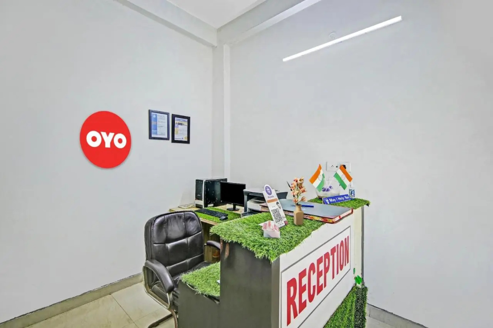 OYO 82775 Radhe Hotel