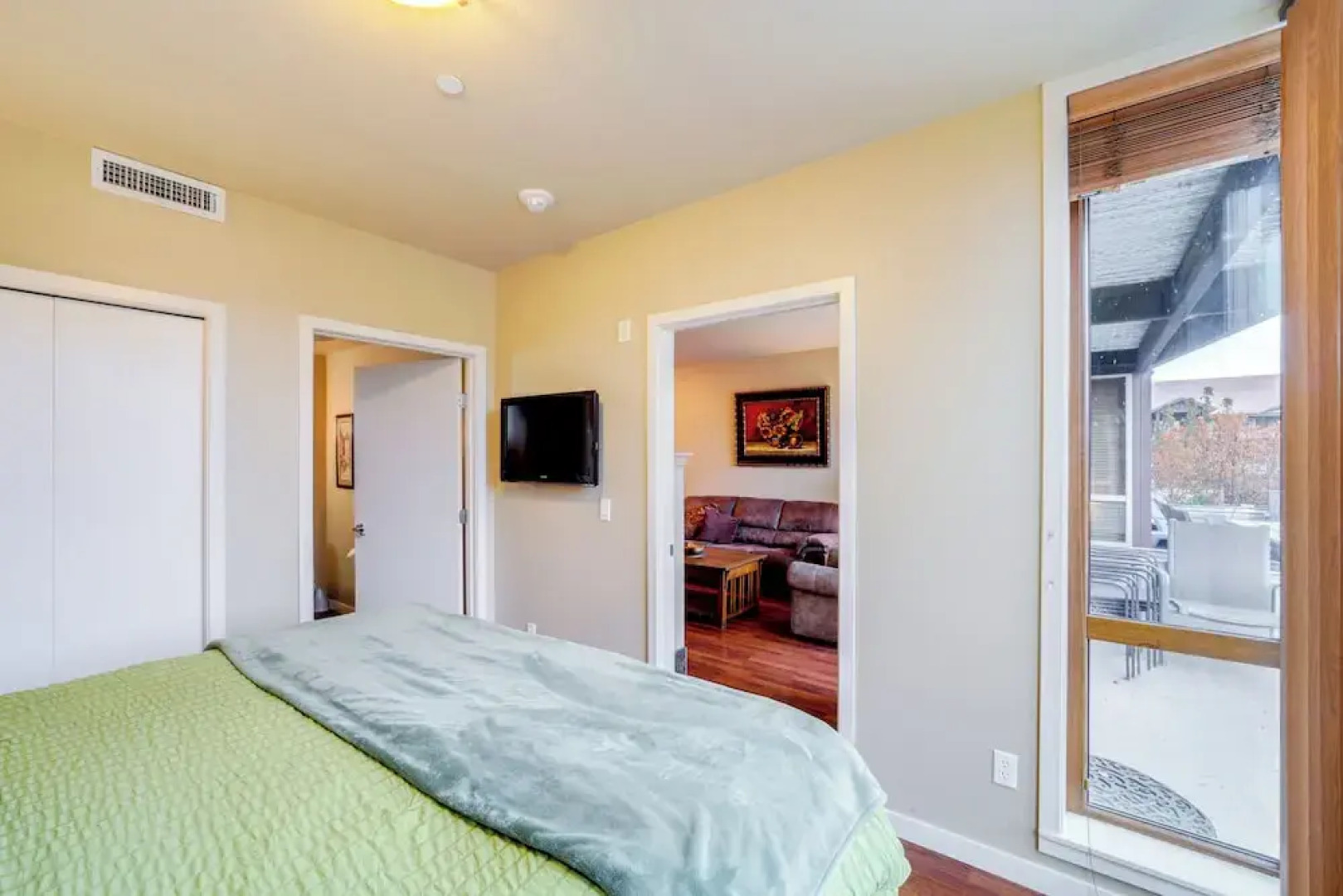 Walk to Lake Chelan: Condo w/ Pool Access