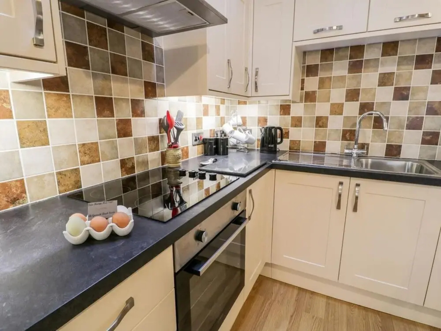 Dee Valley Country Escape - Sleeps 4 & Hot Tub