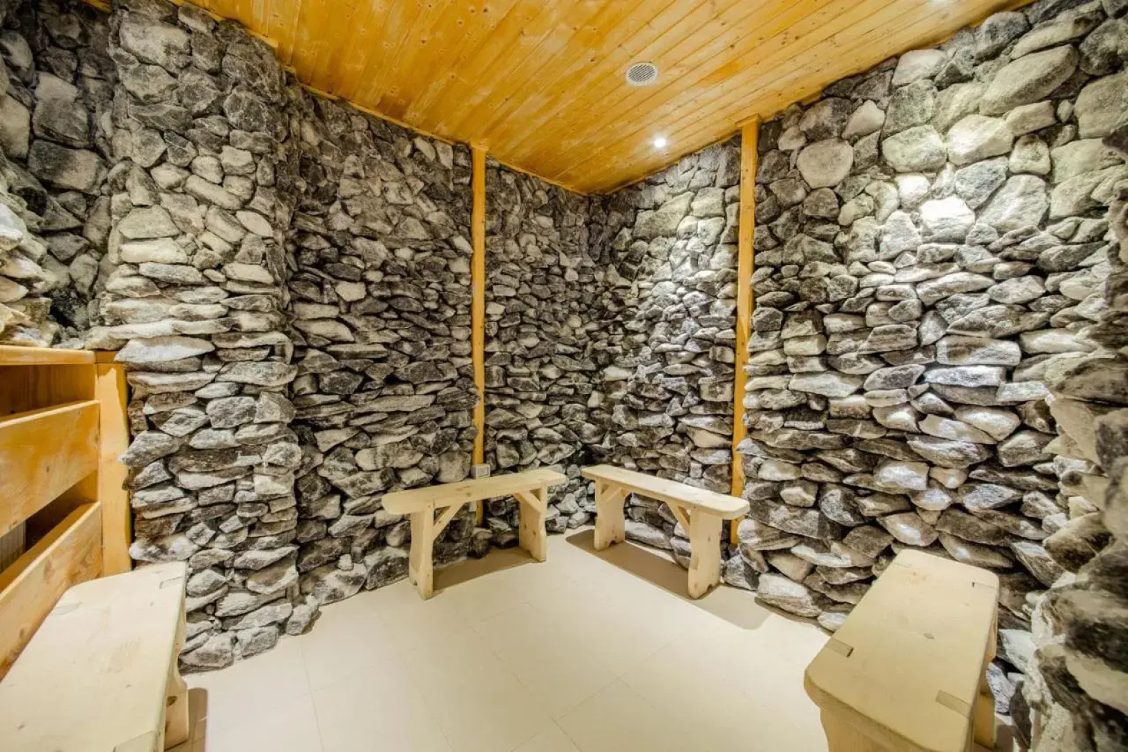 Potcoava Mountain Hideaway