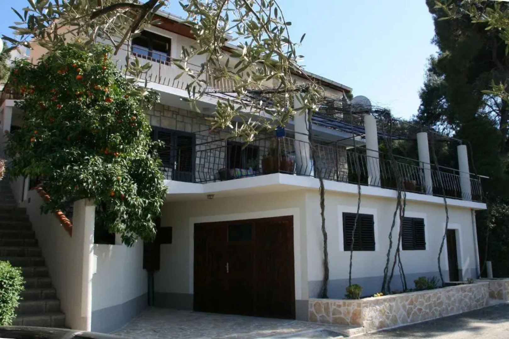 Apartments Robert - 5m from sea