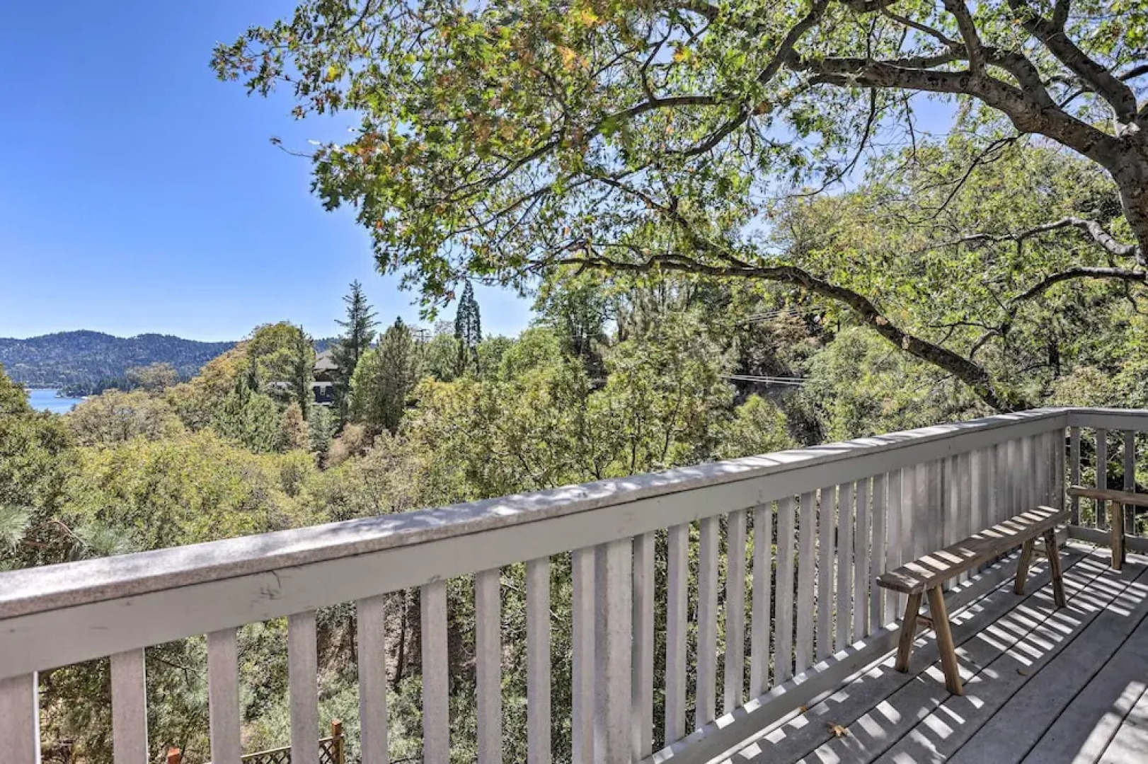 Arrowhead Retreat w/ Luxe Furnishings & Lake Views