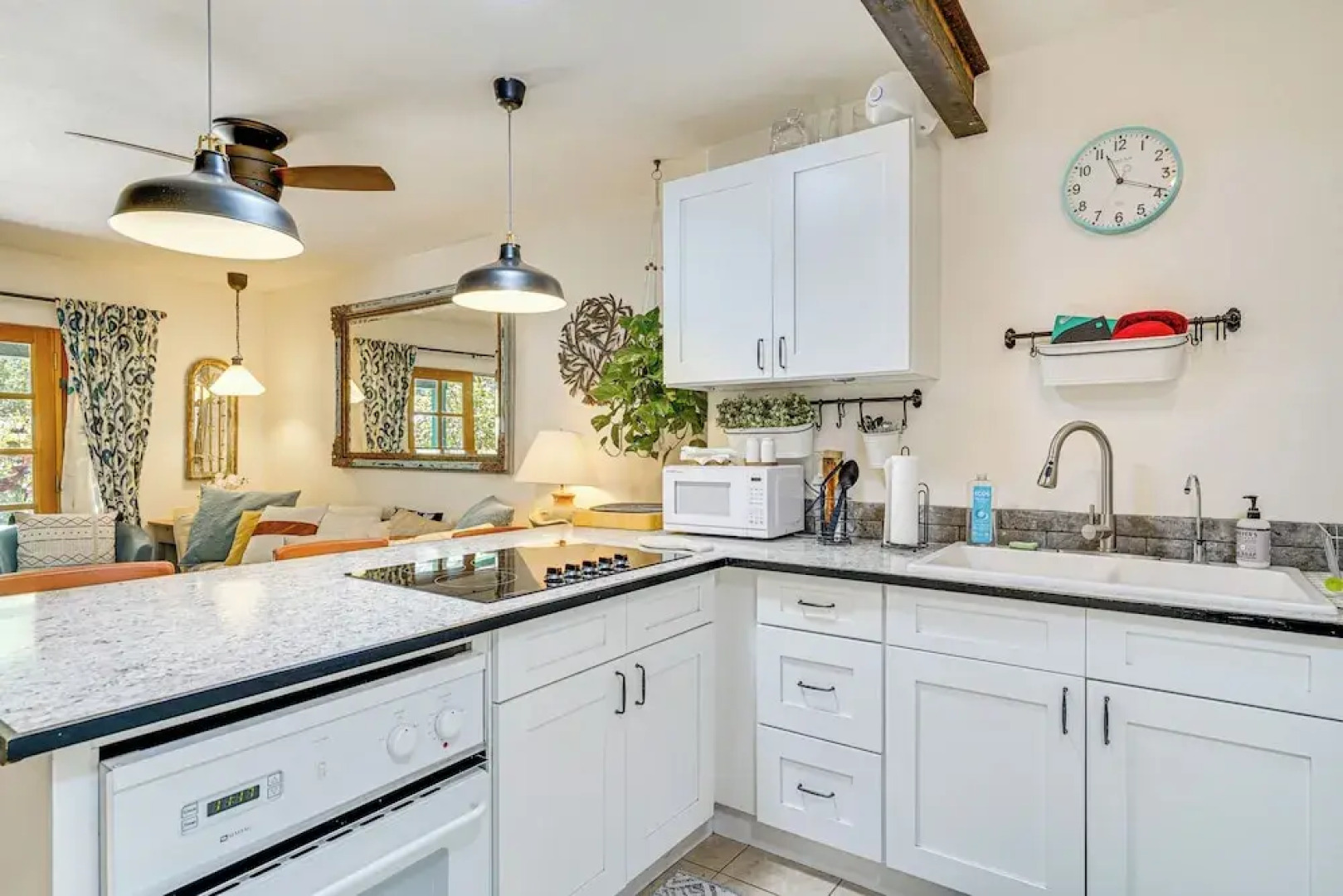 Vibrant 'casa Paloma' w/ Patio - Near Vineyards!