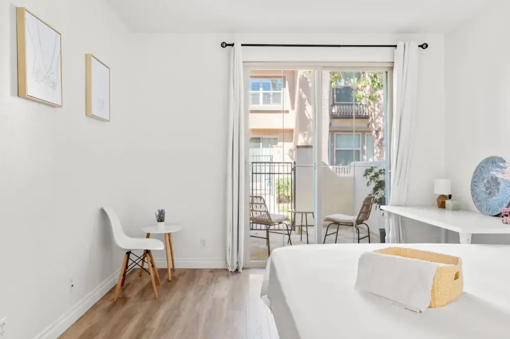 Private Entry Suite w Patio Bath Kitchenette